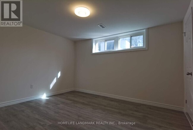 Building Photo - 1052 Elgin St