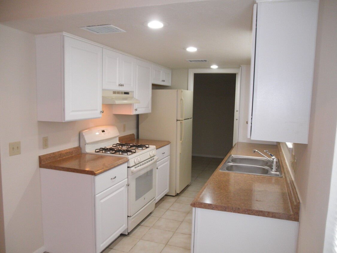 Primary Photo - 6725 Lancret Hill Dr