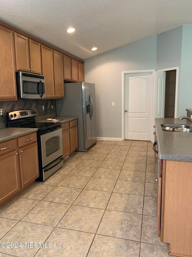 Foto del edificio - 819 Wards Creek Ln