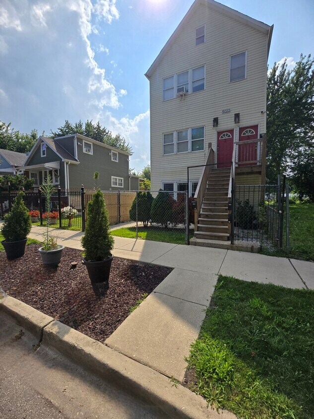 Primary Photo - 5022 S Elizabeth St