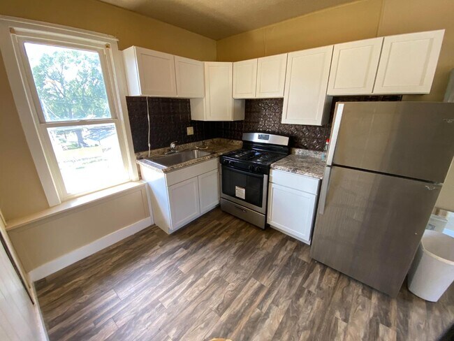 Foto del edificio - 1328 E 3rd St
