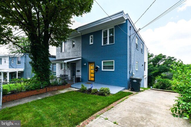 Foto del edificio - 531 Hilltop Terrace SE