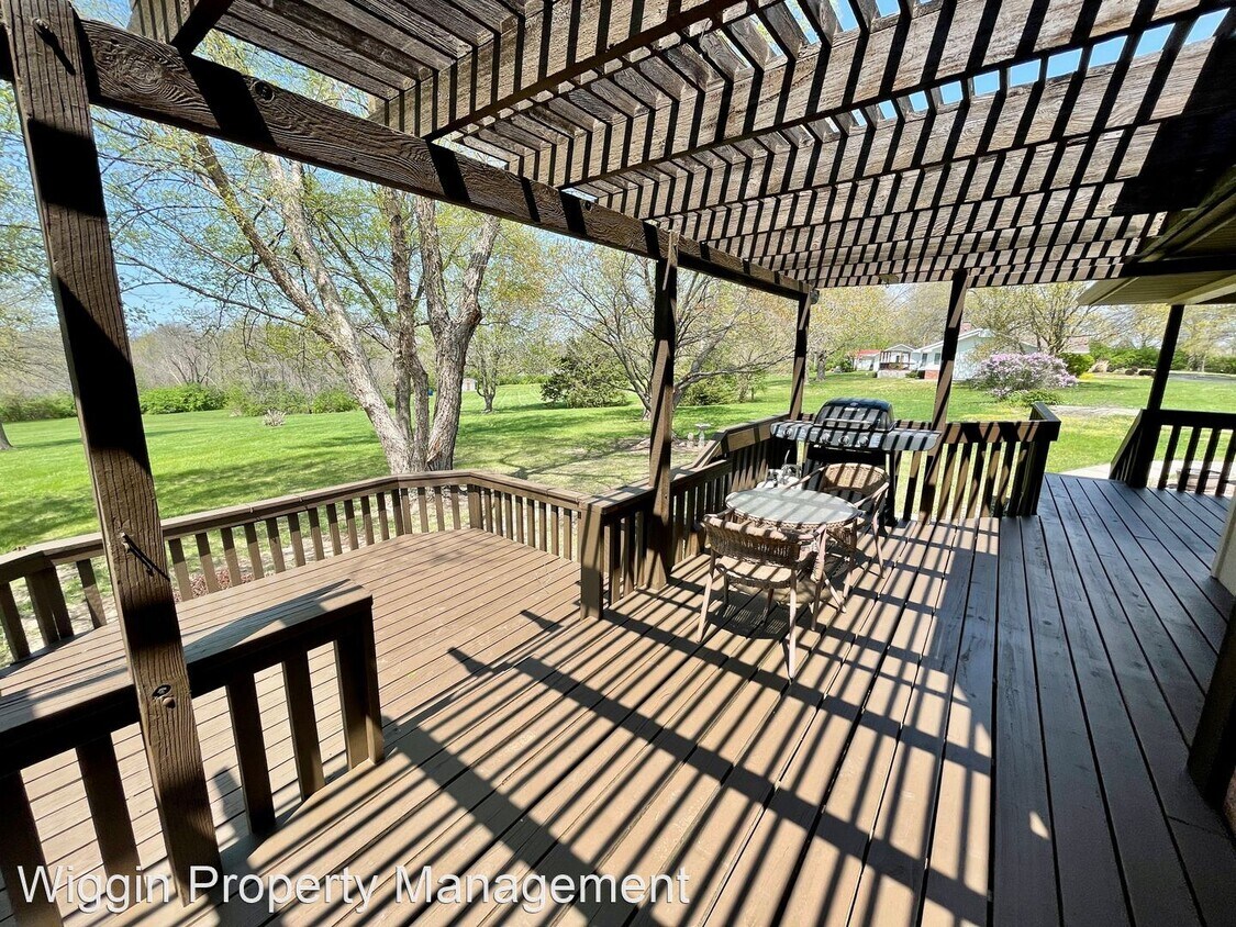 Building Photo - 3 br, 2 bath House - 4900 Lakeview Dr