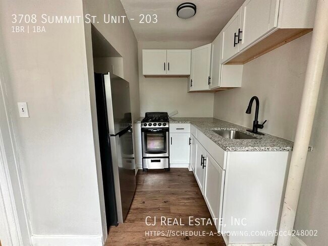 Building Photo - 3708 Summit St