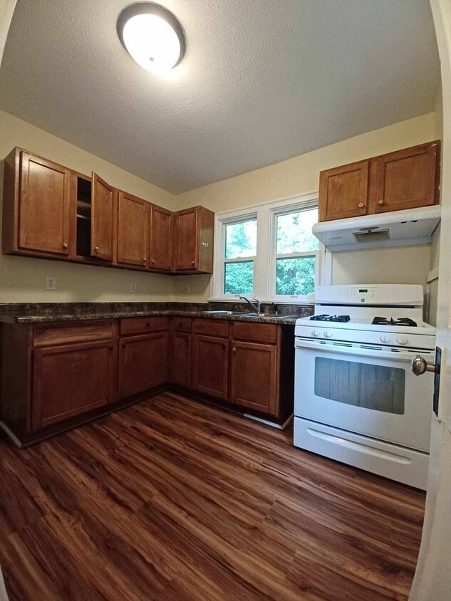 Primary Photo - 3 Bedroom Home for Rent