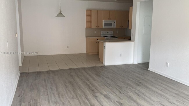 Foto del edificio - 3549 Forest Hill Blvd