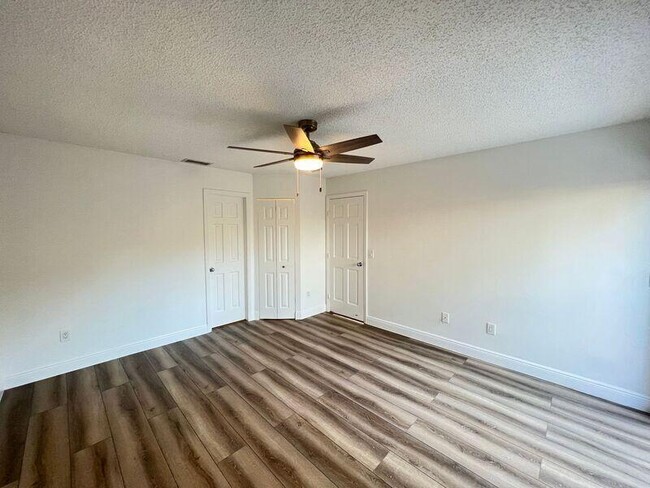 Building Photo - 10267 Boca Bend W