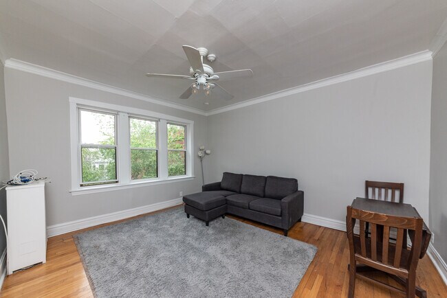 Foto del edificio - 1325 W Addison St