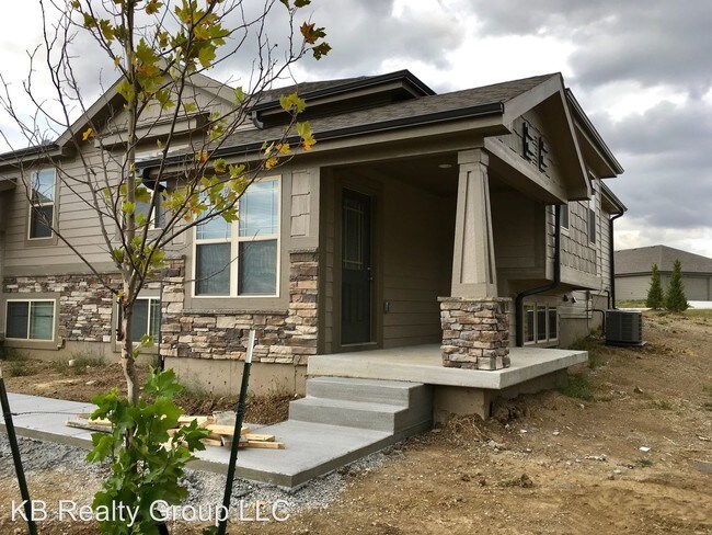 Building Photo - 3 br, 3 bath House - 508 SE Maple Dr