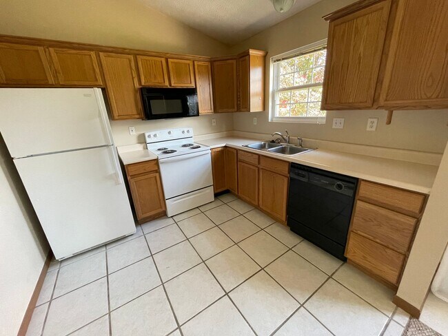 Foto del edificio - 2 Bedroom, 2 Bath Duplex In Lindberg Village