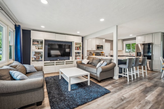 Foto del edificio - 6619 Red Fox Rd