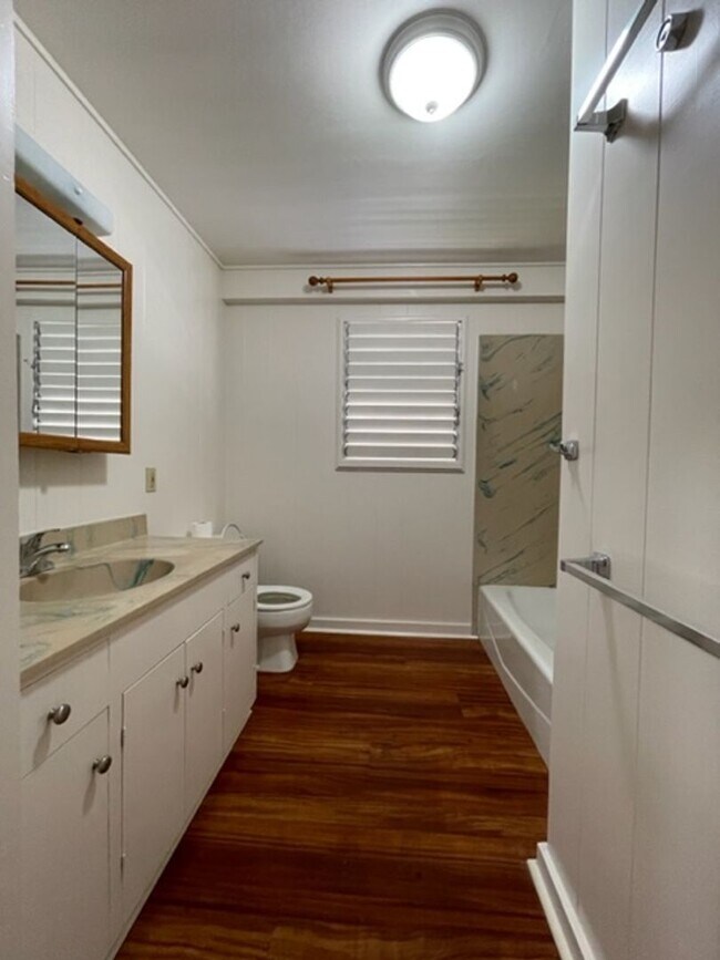 Foto del edificio - 3 Bedroom, 1.5 Bathroom House (Makiki / Pu...