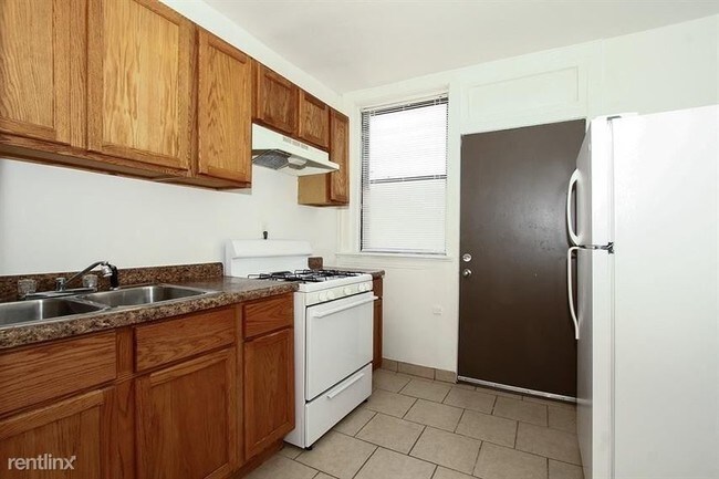 Building Photo - 8241 S Ellis Ave