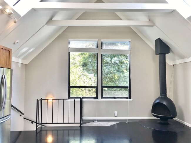 Building Photo - Charming Duboce Park Cottage - Parking / P...