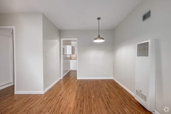 Estudio - 450 pies cuadrados - Comedor - 255 S Madison Ave