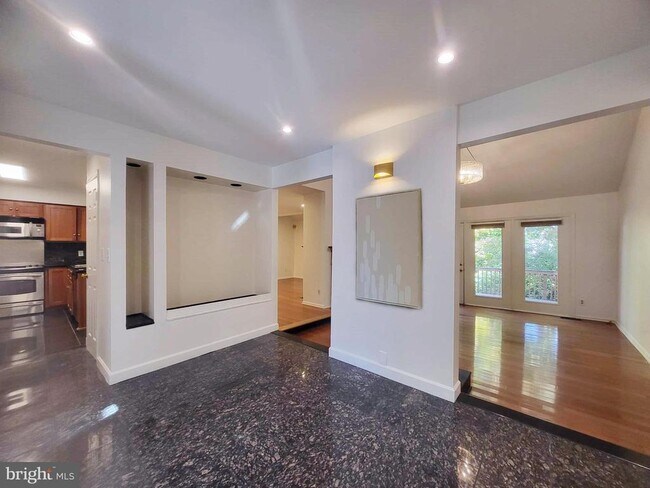 Foto del edificio - 9602 Ridge Ave