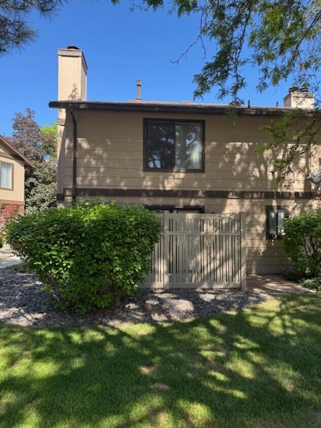 Foto principal - Beautiful 1 bed 1.5 Bath Condo in The Vill...