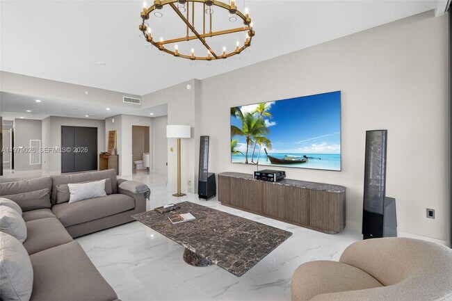 Foto del edificio - 700 NE 24th St