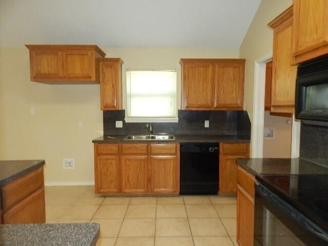 Building Photo - 6806 Windy Creek Dr