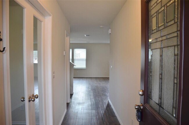 Foto del edificio - 2726 Summer Ln