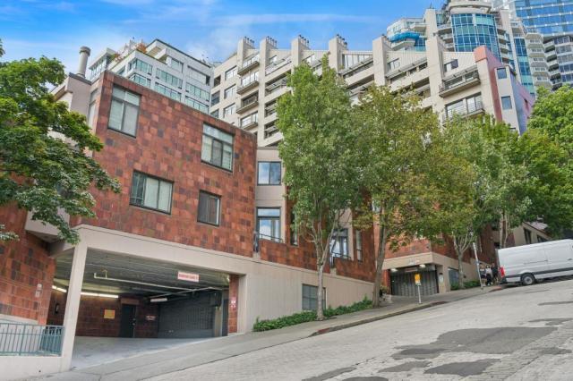Building Photo - 2 bedroom in Seattle WA 98121