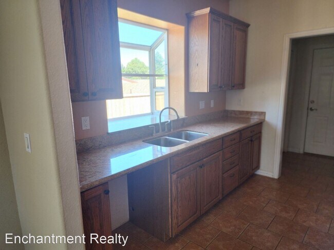 Building Photo - 3 br, 2 bath House - 1410 E Pine St