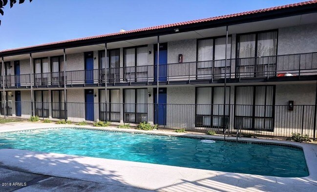 Foto del edificio - 2339 W Northern Ave