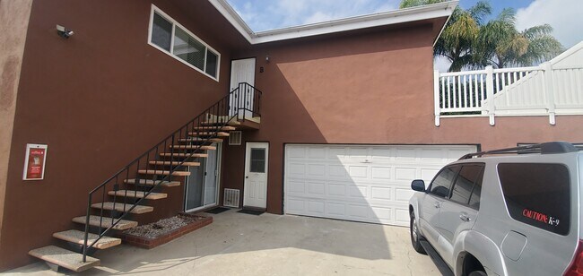 upstairs entrance/garage/deck - 1913 Dufour Ave