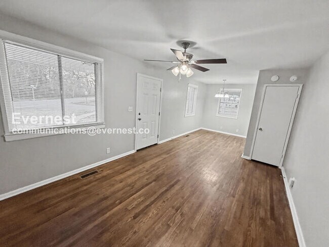 Foto del edificio - 3056 Highland Dr