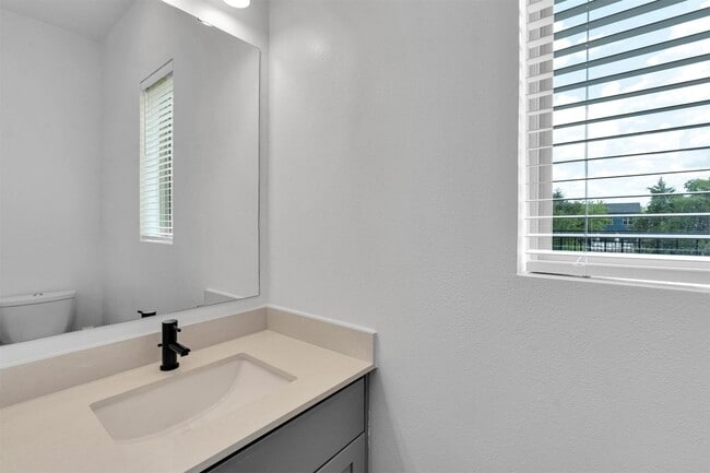 Building Photo - 1313A Provident Dr