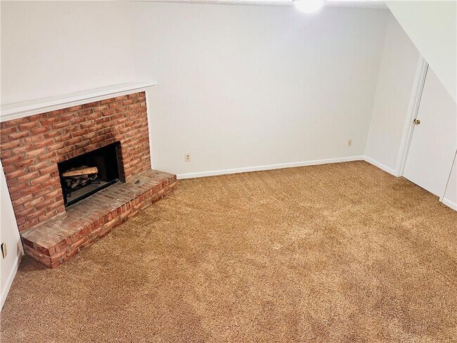 Building Photo - 4310 Ridgetop Dr