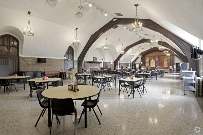 Comedor - Presby Hall - UIUC Private Certified Housing