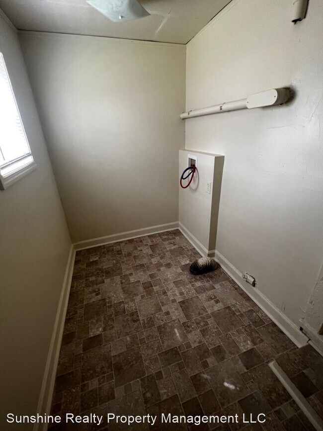 Building Photo - 3 br, 1 bath House - 603 N. Third Street