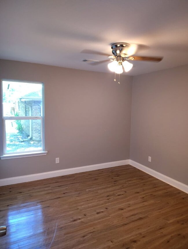 Building Photo - 1521 Marshall St