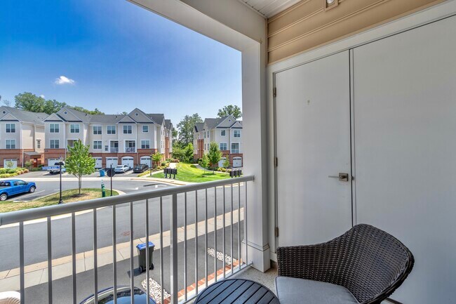 Building Photo - 23257 Southdown Manor Terrace
