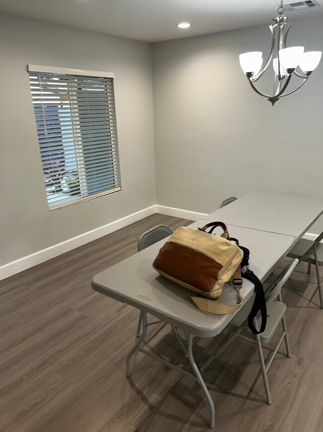Foto del edificio - 7814 Lindley Ave