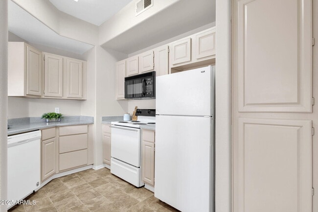 Building Photo - 13700 N Fountain Hills Blvd