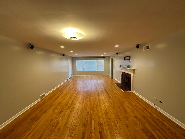 Building Photo - 228 S Hawthorne Ave