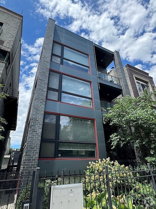 Building Photo - 1020 N Marshfield Ave