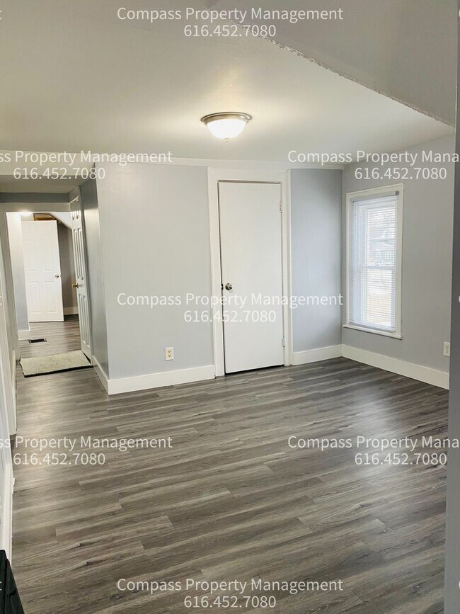 Foto del edificio - 728 Baxter St SE