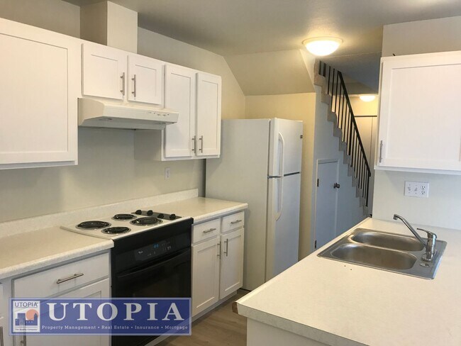 Foto del edificio - Charming and Conveniently Located Townhome...
