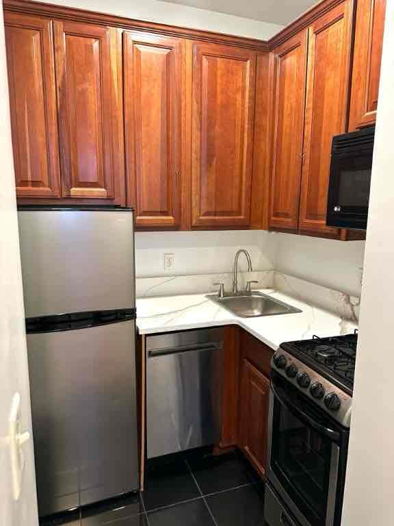 Building Photo - 180 W 103rd St
