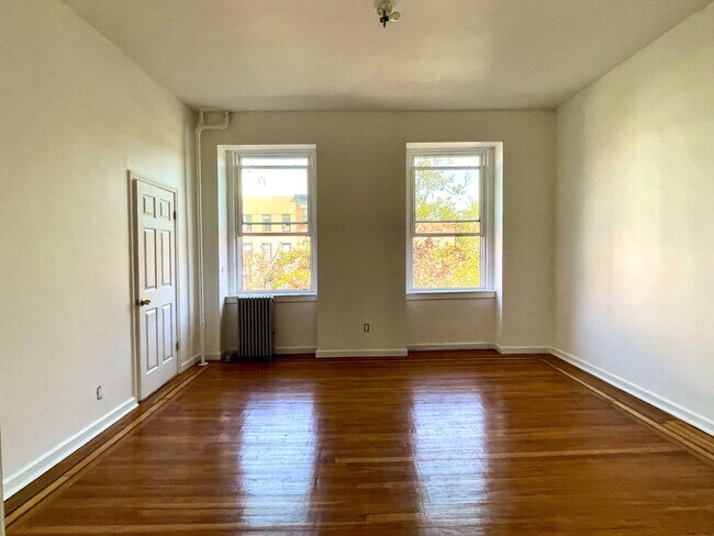 Foto del edificio - 96 1st Pl