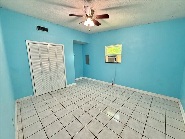 Foto del edificio - 2434 Shady Creek Ln