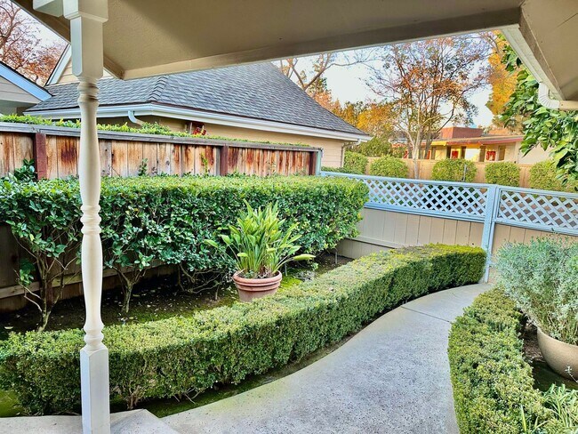 Foto del edificio - Beautiful updated 2 bed 2 bath