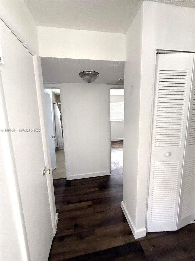 Foto del edificio - 5321 NW 23rd St