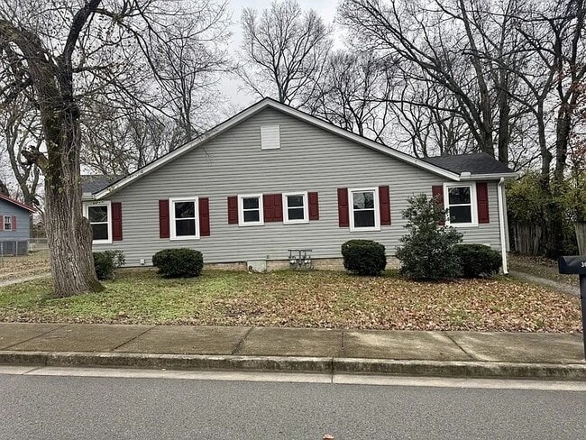 Building Photo - 307 E Park Ave