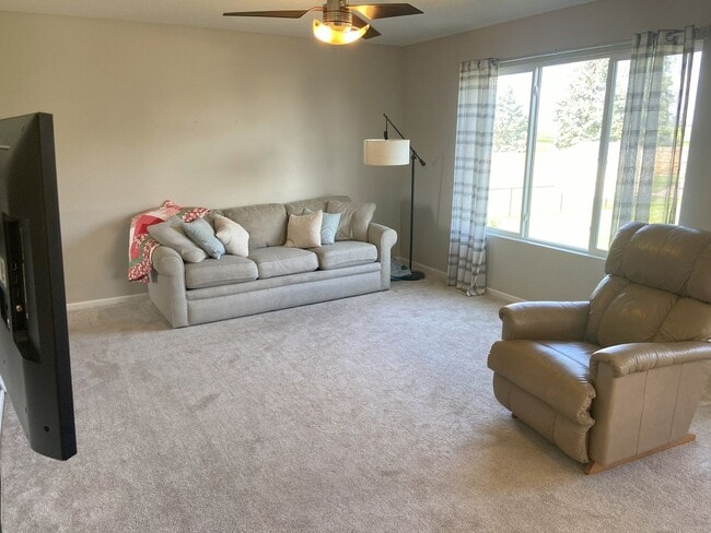 Foto del edificio - Spacious 4BR House in Ankeny