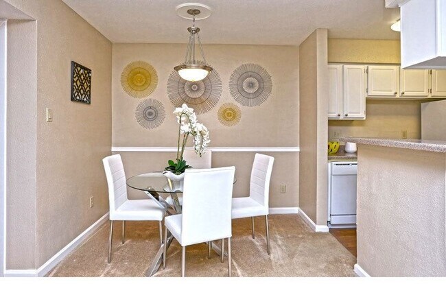 Foto del edificio - 2250 Ridgepoint Dr