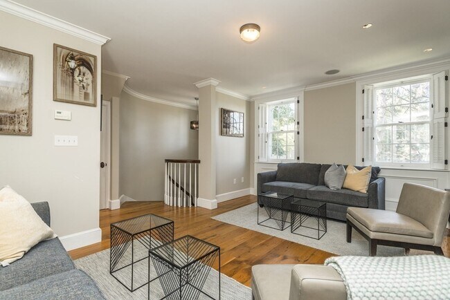 Building Photo - 7 Jackson Ave